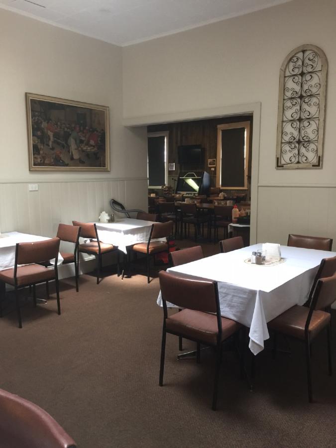 Royal Hotel Snake Valley Extérieur photo