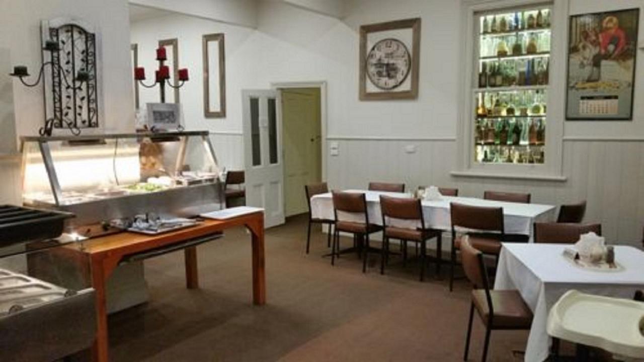 Royal Hotel Snake Valley Extérieur photo